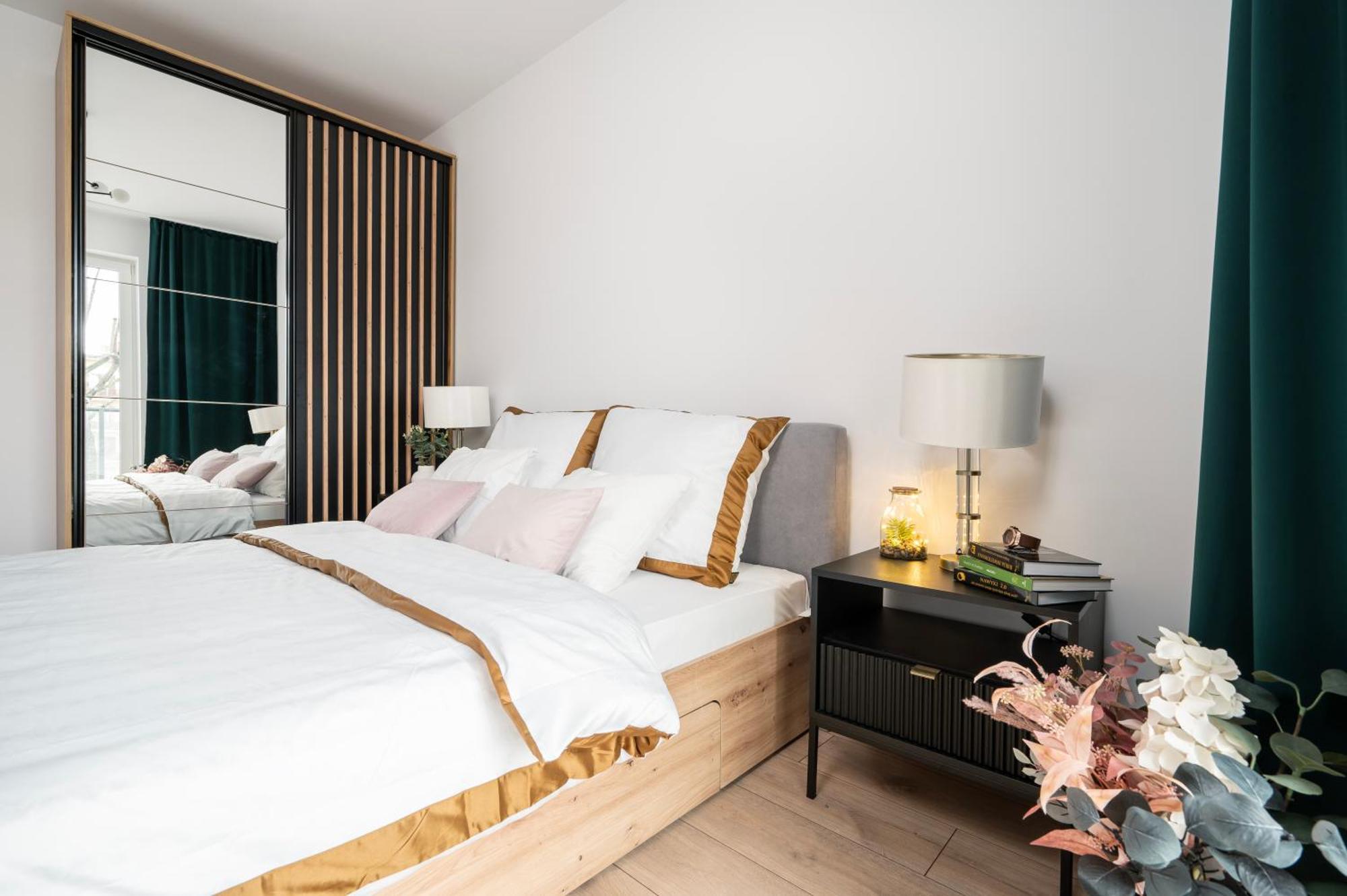 Manufaktura Residence - Apartamenty Prestiz Z Garazem Podziemnym I Dwoma Lazienkami วูดช์ ภายนอก รูปภาพ