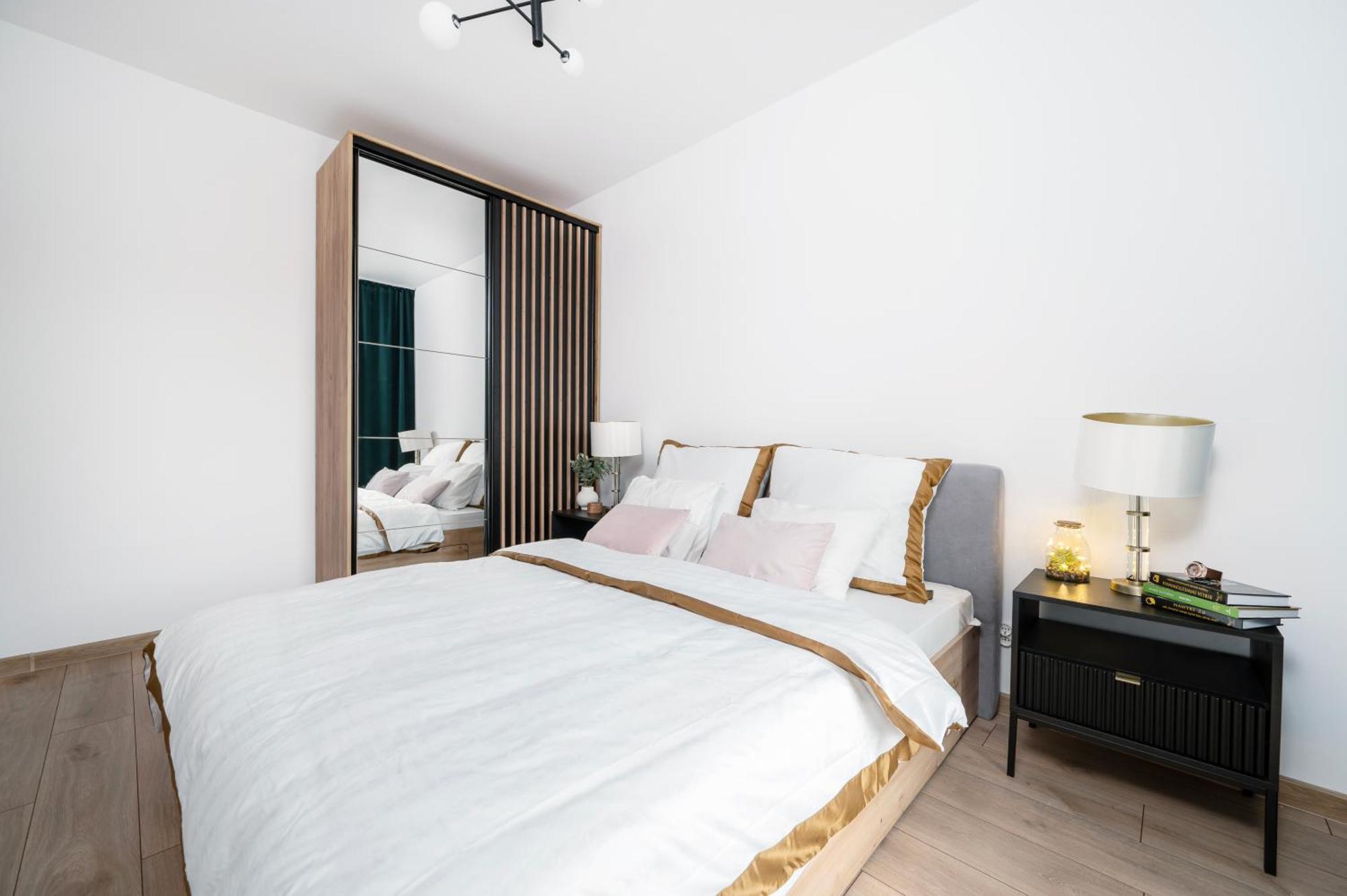 Manufaktura Residence - Apartamenty Prestiz Z Garazem Podziemnym I Dwoma Lazienkami วูดช์ ภายนอก รูปภาพ