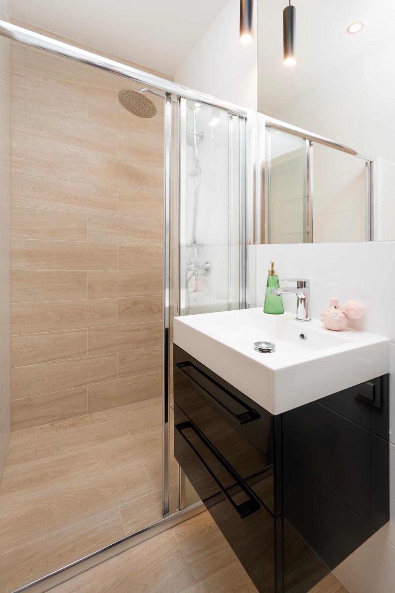 Manufaktura Residence - Apartamenty Prestiz Z Garazem Podziemnym I Dwoma Lazienkami วูดช์ ภายนอก รูปภาพ
